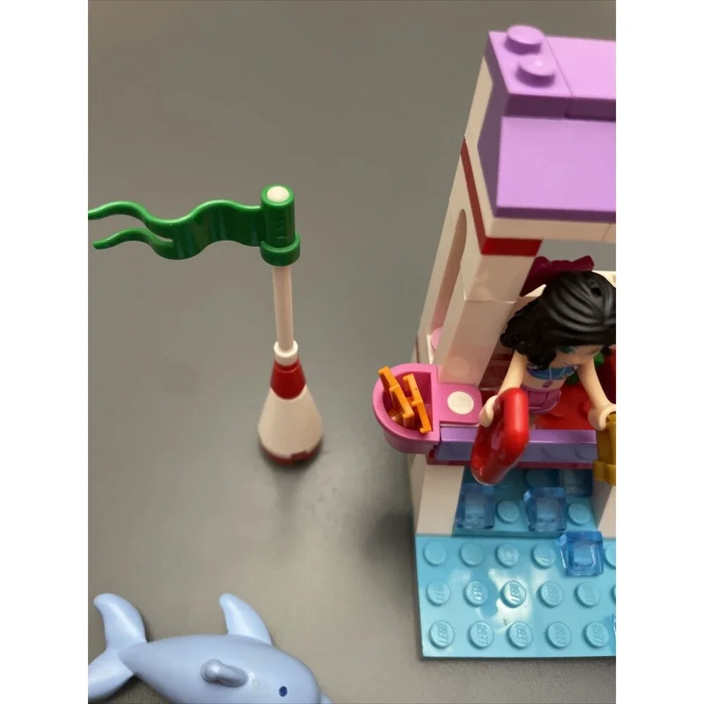 41028 Lego Friends - Emma's Lifeguard Post complete with instructions no box